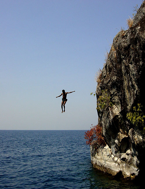 DSC01826_malawi_cliff_jump.jpg